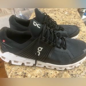 Men’s On Cloud athletic shoes. Like new